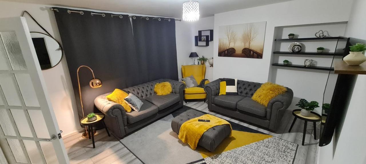 Cosy 3-bedroom House In Aspley Apartment *