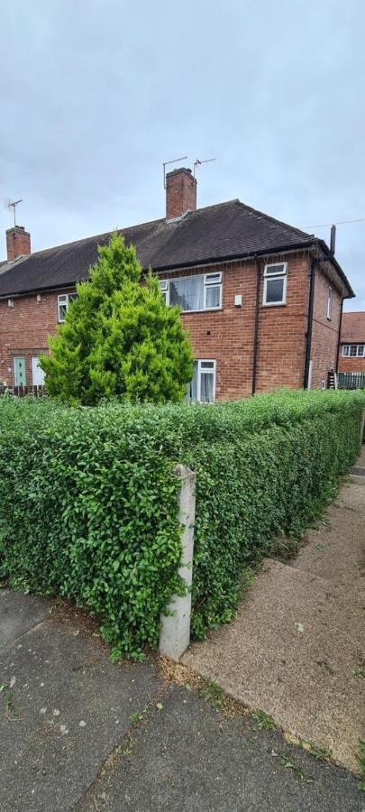 Cosy 3-bedroom House In Aspley Apartment